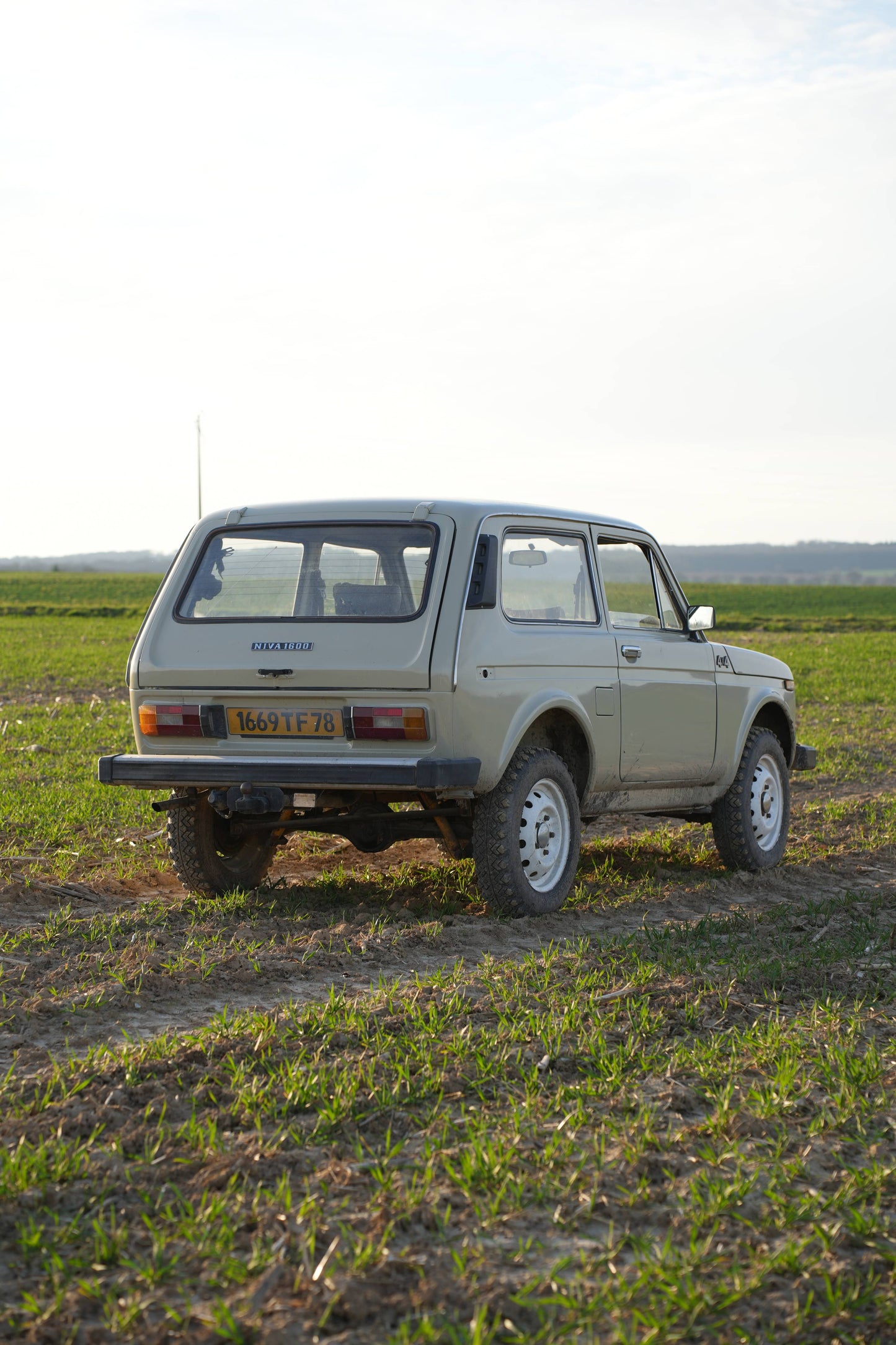 LADA NIVA 1600 BEIGE
