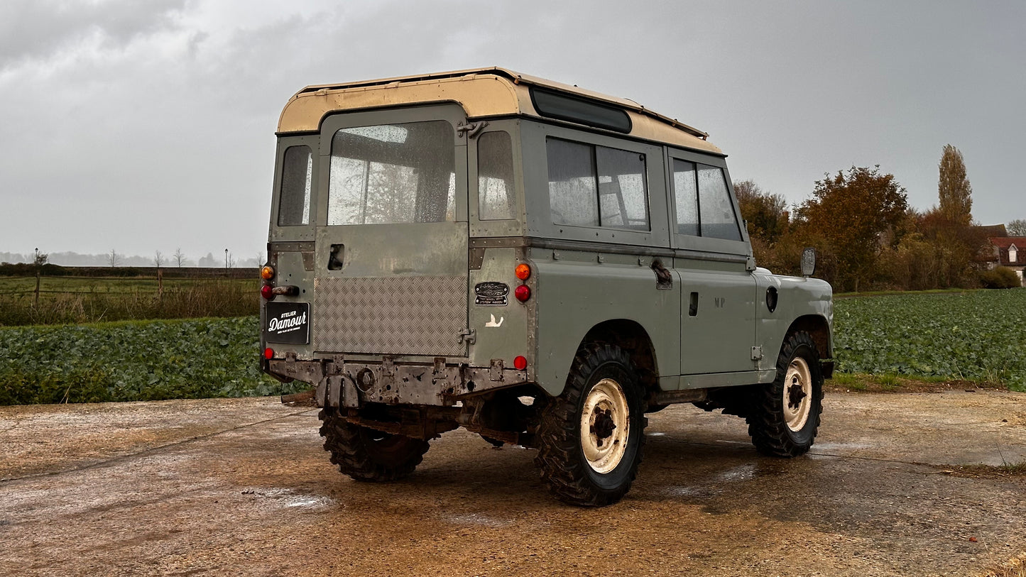 Land Rover Series III Station Wagon 88