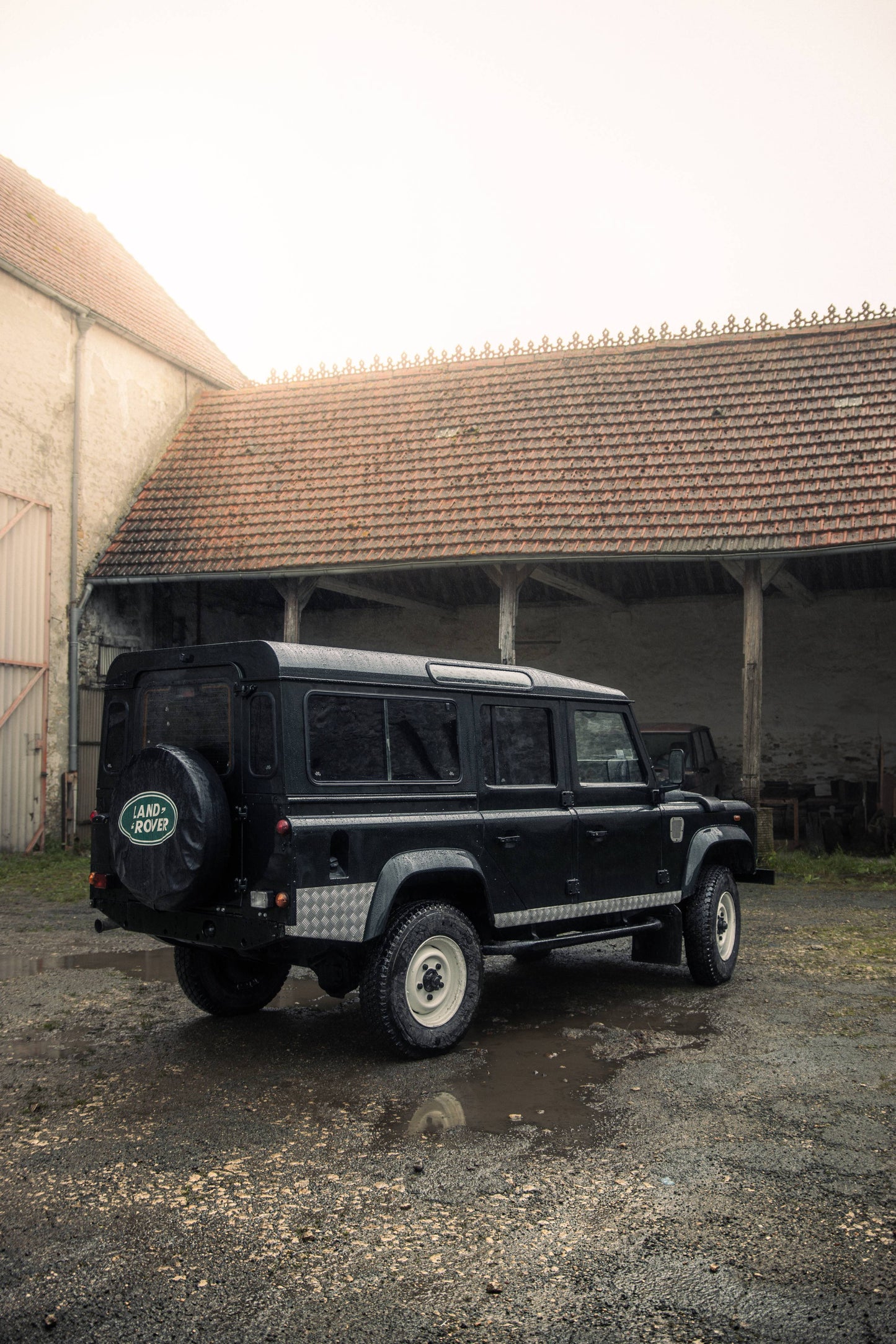 LAND ROVER DEFENDER