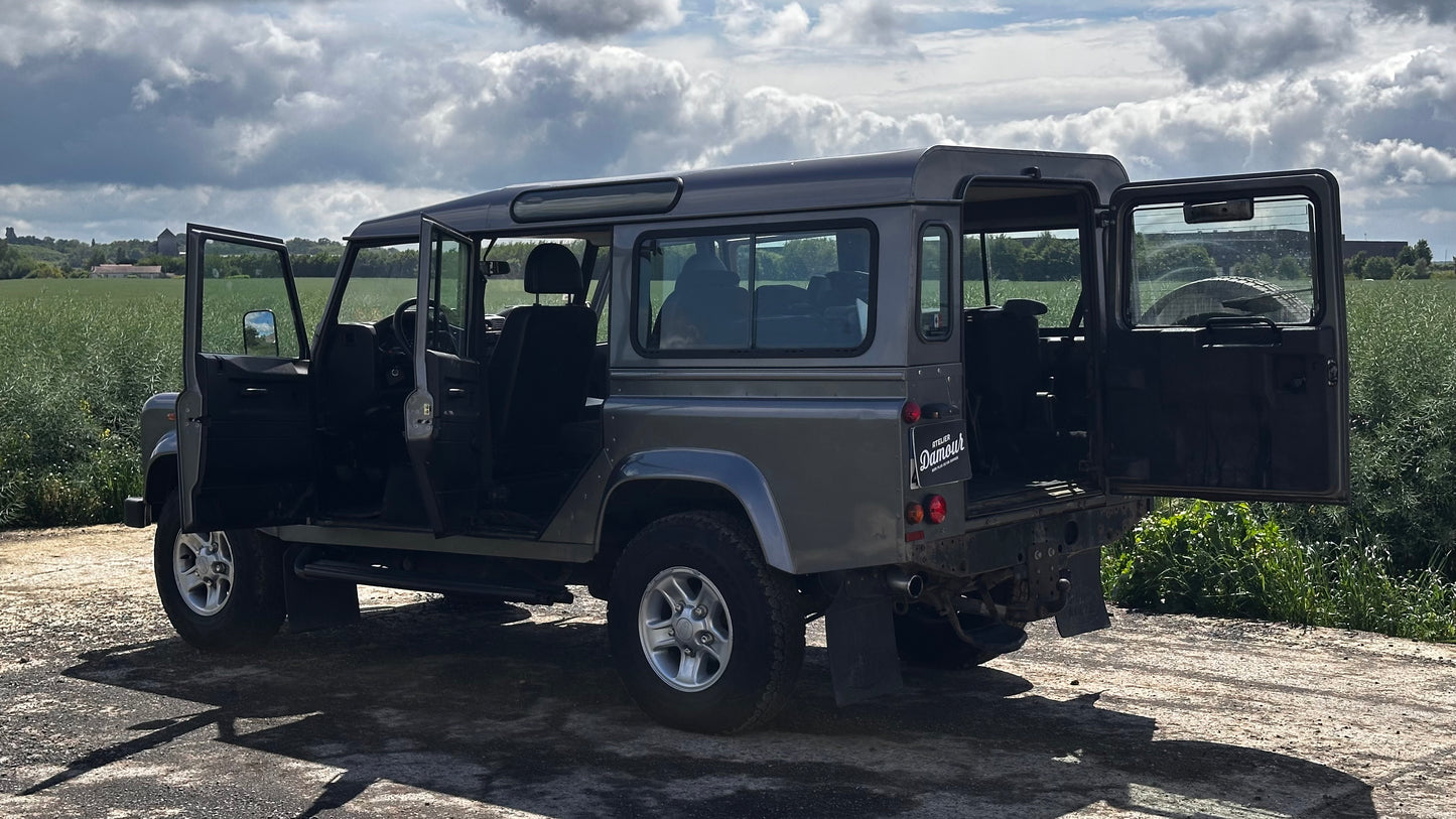 Land Rover Defender 110 S 2.4 TD4